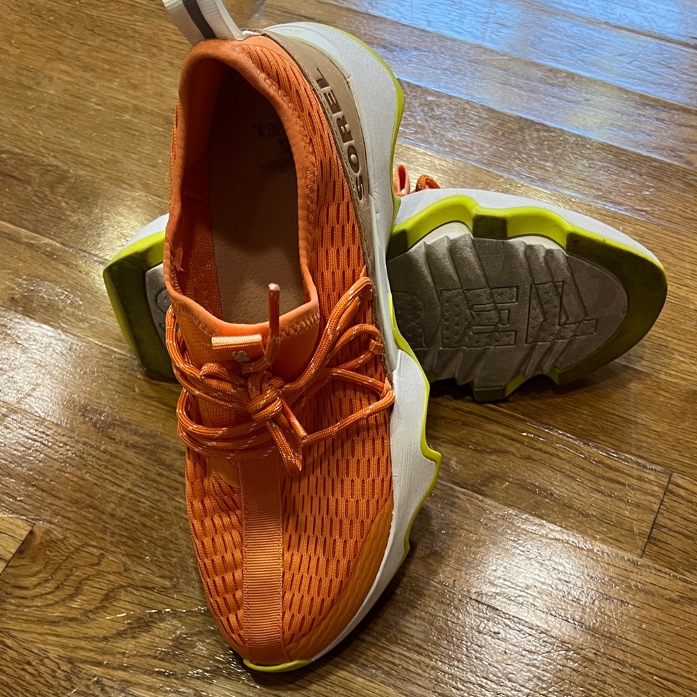 Orange Knit Wave-Sole Women's Sneakers - Picture 6 of 8